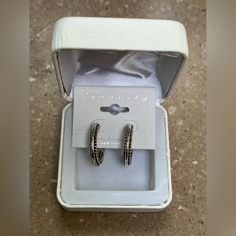 NWOT Sunnity Jewelry Silver and Black Hoops with Secure Backing.